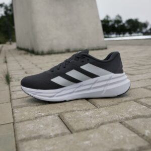 adistar 3 m cblack/ftwwht/gresix